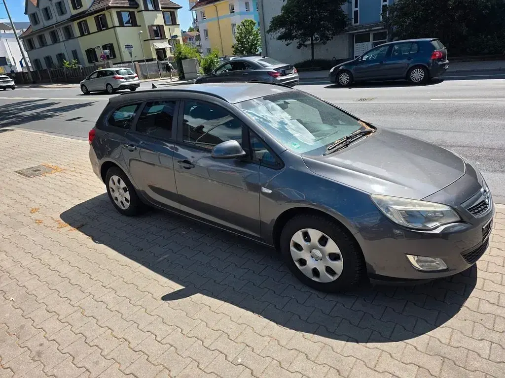 Gebraucht Opel Astra Design Edition 160 PS (117 kW) 2011 Grau Kombi