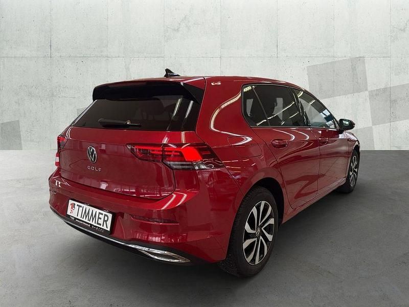 Gebraucht VW Golf VIII Active 131 PS (96 kW) 2022 Rot Limousine