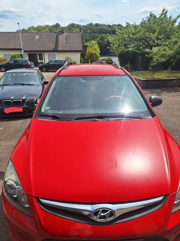 Rot Gebraucht 2010 Hyundai i30 Edition Kombi | 2.300 € (Superpreis) - Bild 1/4