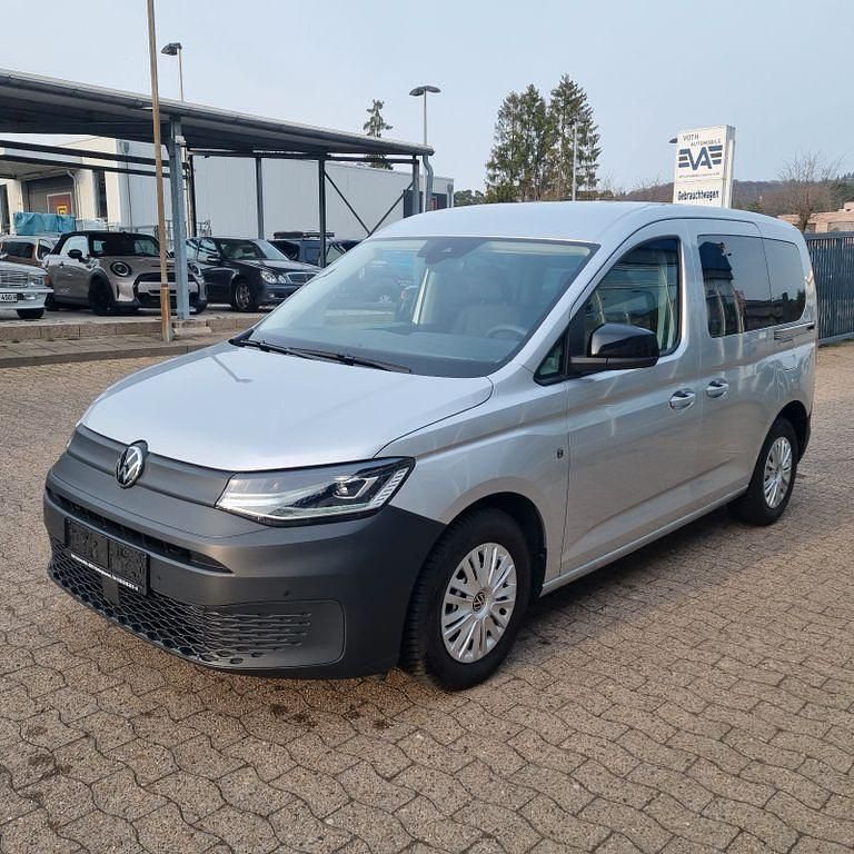Gebraucht VW Caddy Basis 102 PS (75 kW) 2023 Silber Van / Kleinbus