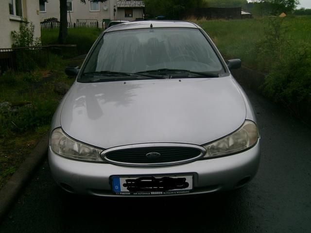 Gebraucht Ford Mondeo 90 PS (66 kW) 1997 Silber Limousine
