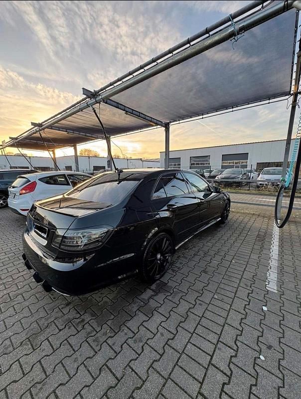 Gebraucht Mercedes E350 Elegance 306 PS (225 kW) 2011 Schwarz Limousine