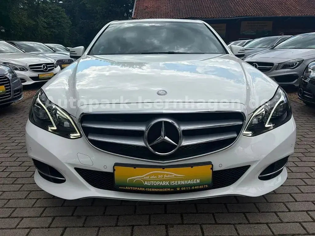 Gebraucht Mercedes E220 Avantgarde 170 PS (125 kW) 2016 Weiß Limousine