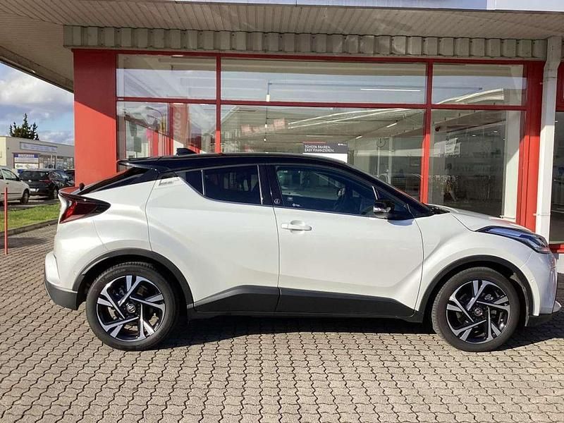 Gebraucht Toyota C-HR Team 184 PS (135 kW) 2022 Platinumweiß perleffekt/ dach schwarz SUV