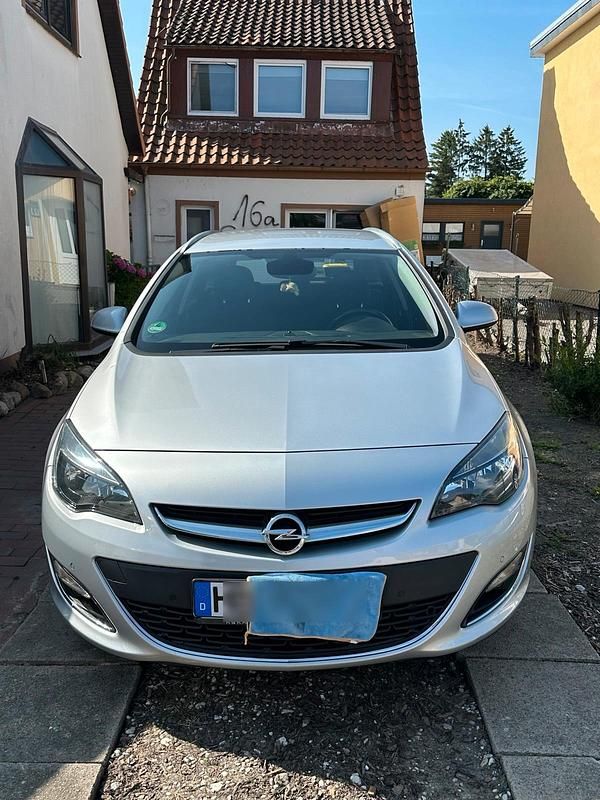 Silber Gebraucht 2015 Opel Astra Eco Kombi | 5.499 € (Fairer Preis) - Bild 1/4