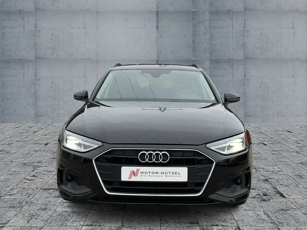 Gebraucht Audi A4 Basis 163 PS (119 kW) 2023 Schwarz Kombi