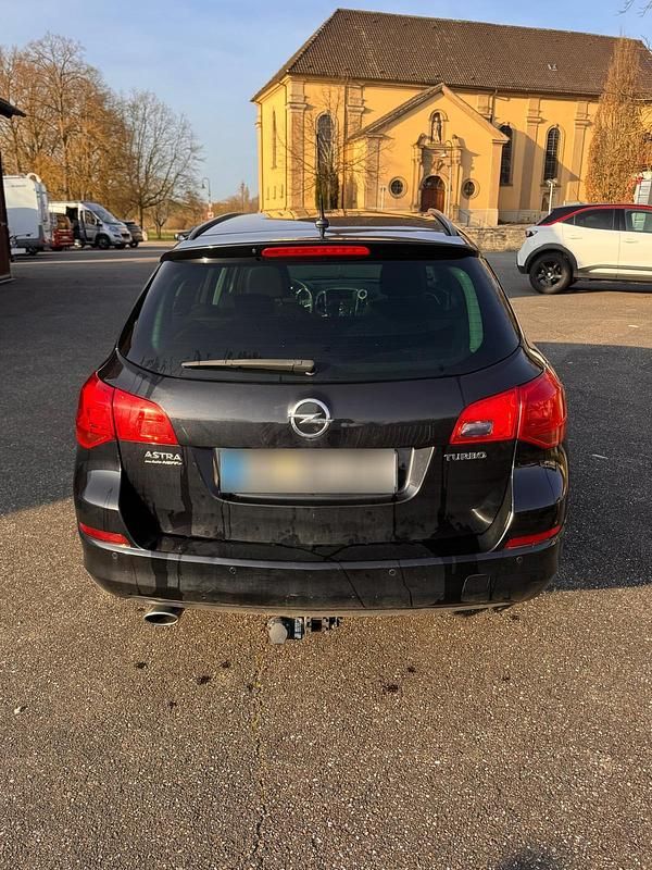 Gebraucht Opel Astra 179 PS (131 kW) 2011 Schwarz Kombi