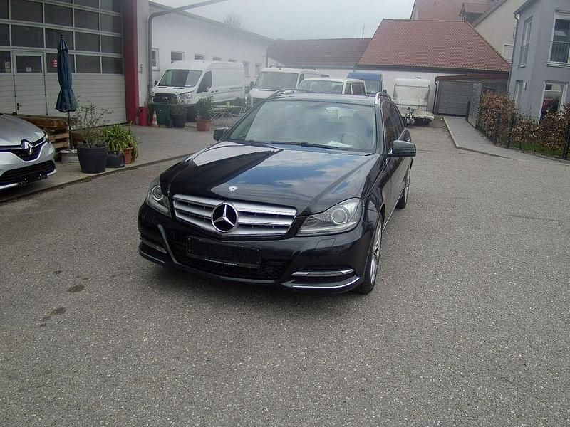 Gebraucht Mercedes C220 170 PS (125 kW) 2014 Schwarz Kombi
