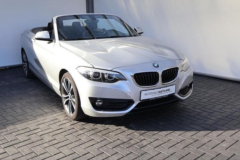Gebraucht BMW 230 Sport Line 252 PS (185 kW) 2017 Glaciersilber Cabrio