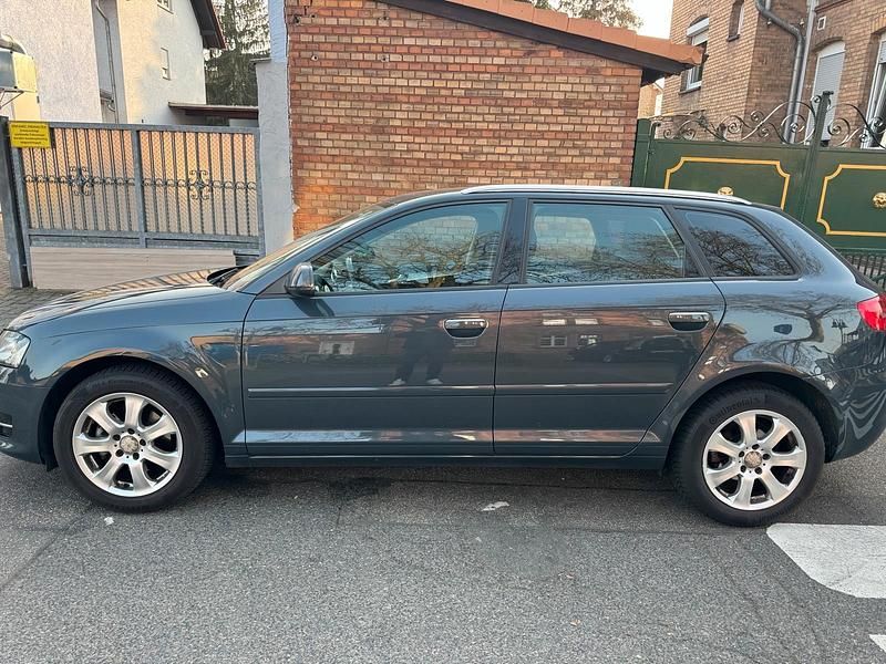 Gebraucht Audi A3 140 PS (102 kW) 2011 Grau Kleinwagen