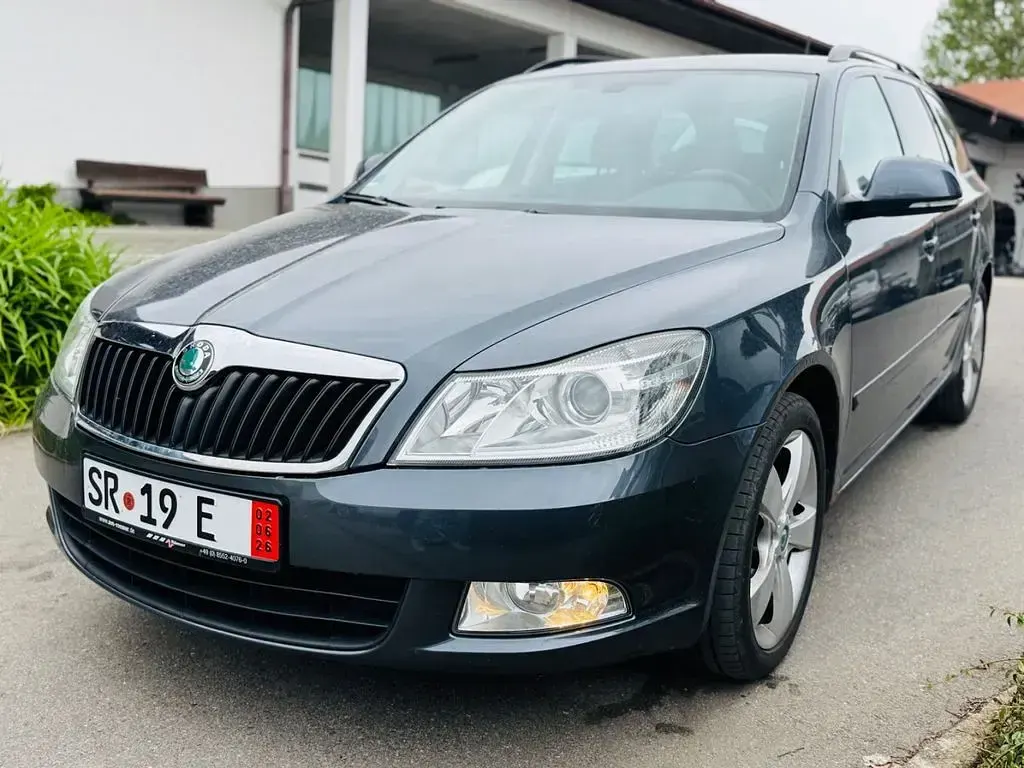 Gebraucht Skoda Octavia 140 PS (102 kW) 2011 Seda anthracite/anthracite gra Kombi