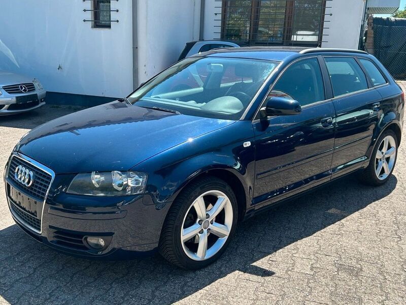 Blau Gebraucht 2005 Audi A3 Sportback Attraction Limousine | 3.999 € (Superpreis) - Bild 1/4