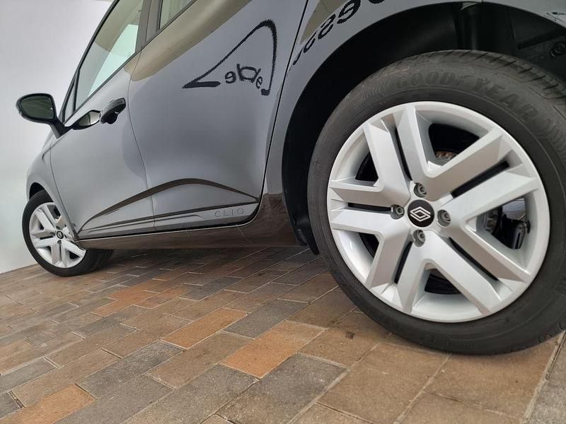 Gebraucht Renault Clio V Evolution 194 PS (142 kW) 2024 Schwarz Limousine