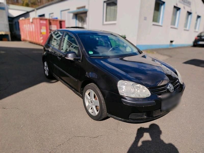Second-hand VW Golf IV 75 CP (55 kW) 2004 Negru Berlinǎ