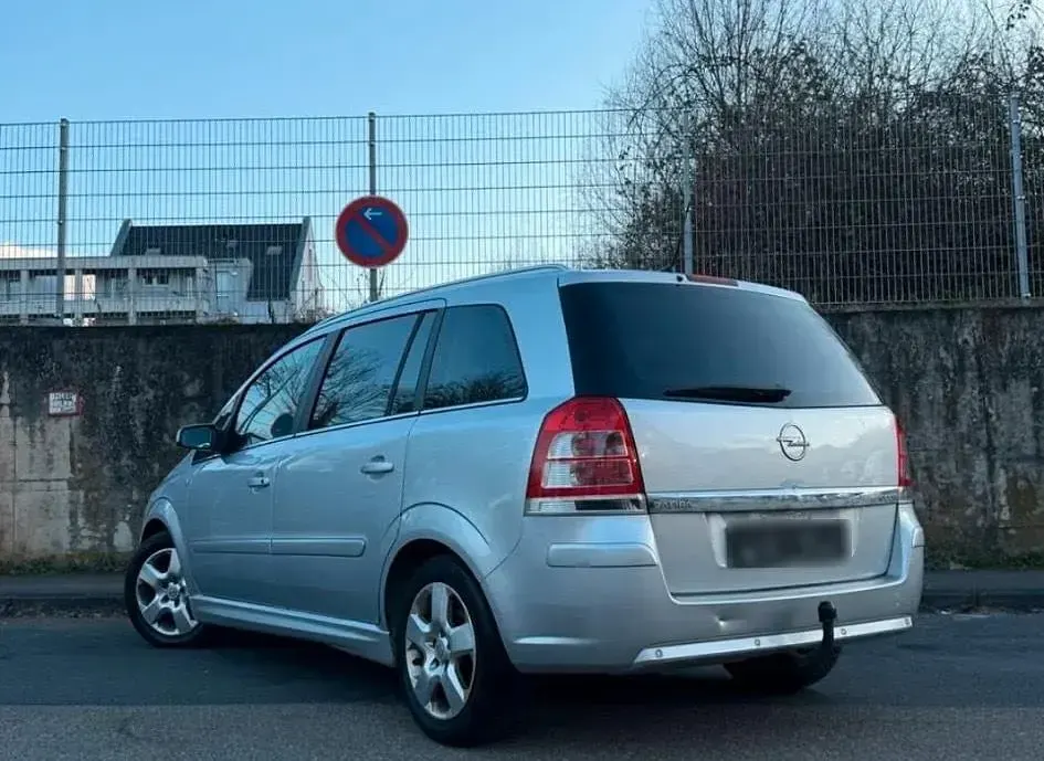 Gebraucht Opel Zafira 130 PS (95 kW) 2008 Silber Van / Kleinbus