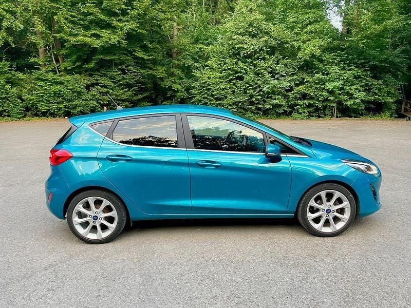 Blau Gebraucht 2017 Ford Fiesta Titanium Limousine | 9.700 € (Guter Preis) - Bild 1/4
