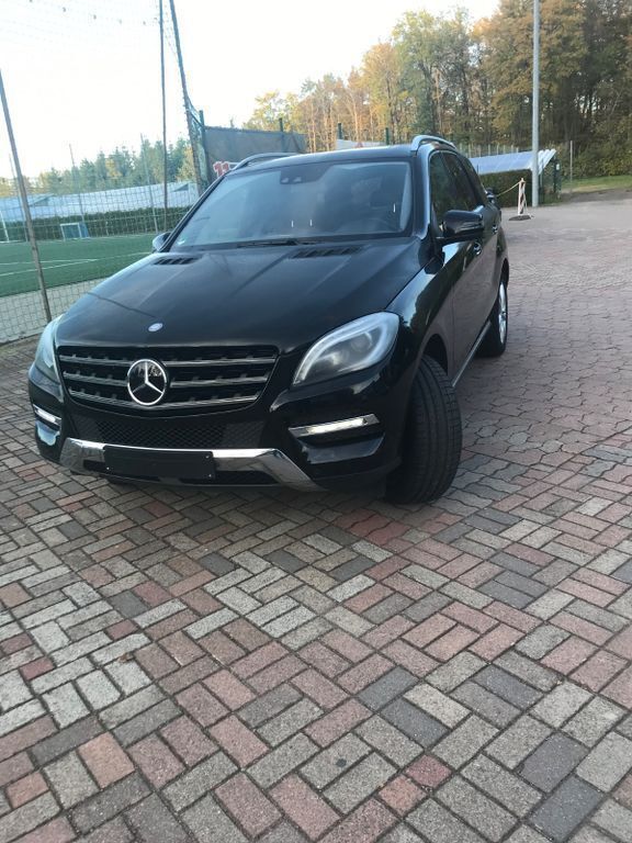 Schwarz Gebraucht 2012 Mercedes ML350 SUV | 19.999 € (Fairer Preis) - Bild 1/4