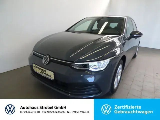 Andere farbe Gebraucht 2022 VW Golf VIII Life Limousine | 24.990 € (Etwas zu teuer) - Bild 1/3