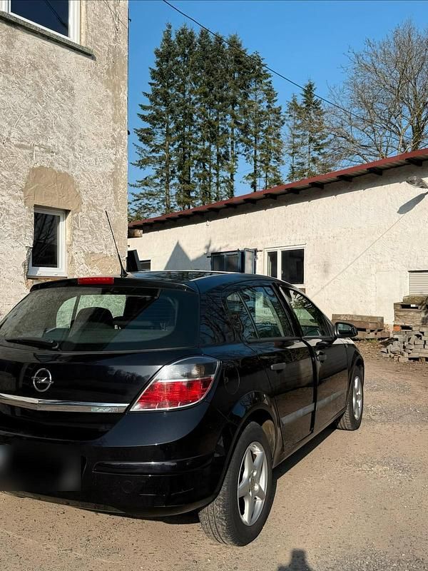 Gebraucht Opel Astra 90 PS (66 kW) 2009 Schwarz Limousine