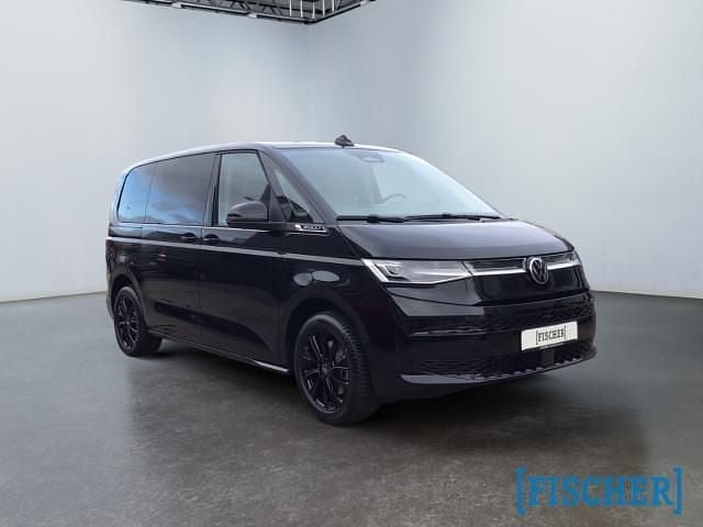 Gebraucht VW Multivan Life 150 PS (110 kW) 2025 Deep black perleffekt Van / Kleinbus
