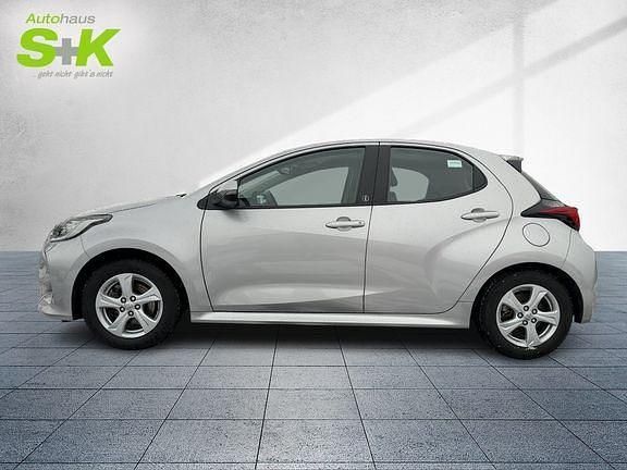 Gebraucht Toyota Yaris Hybrid Basis 116 PS (85 kW) 2023 Shimmering silver metallic