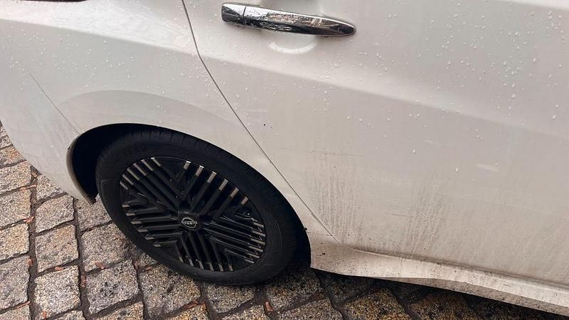 Gebraucht Nissan Leaf Tekna 110 kW (150 PS) 2023 Weiß Kleinwagen