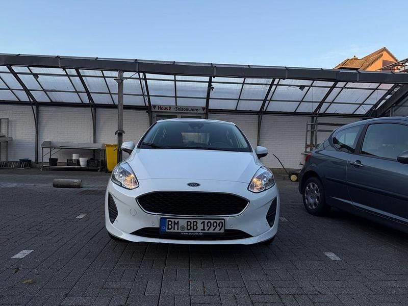 Weiß Gebraucht 2017 Ford Fiesta Kleinwagen | 5.990 € (Guter Preis) - Bild 1/4