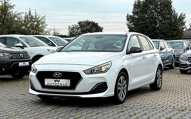 Weiß Gebraucht 2019 Hyundai i30 YES! Limousine | 12.950 € (Guter Preis) - Bild 1/4