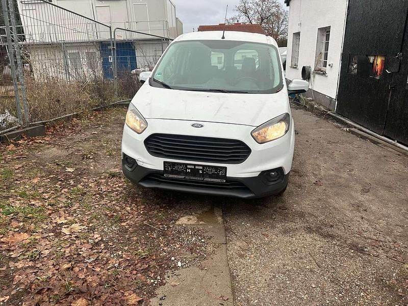 Gebraucht Ford Transit Trend 101 PS (74 kW) 2019 Frostweiß Kombi