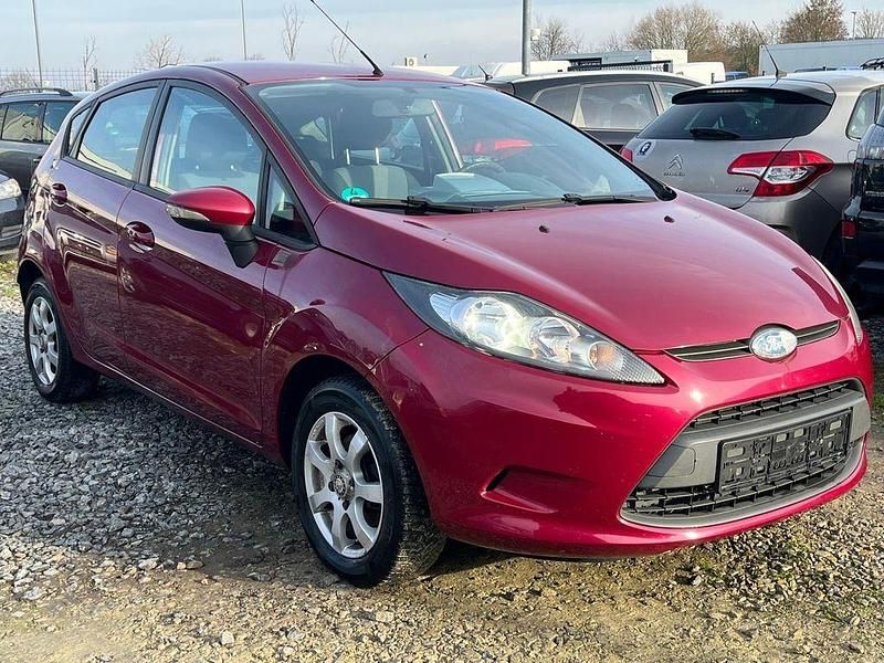 Rot Gebraucht 2010 Ford Fiesta Trend Limousine | 2.999 € (Guter Preis) - Bild 1/4