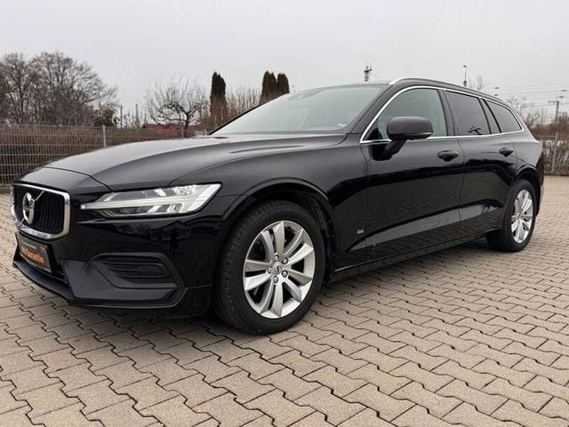 Schwarz Gebraucht 2021 Volvo V60 Momentum Kombi | 19.999 € (Guter Preis) - Bild 1/4