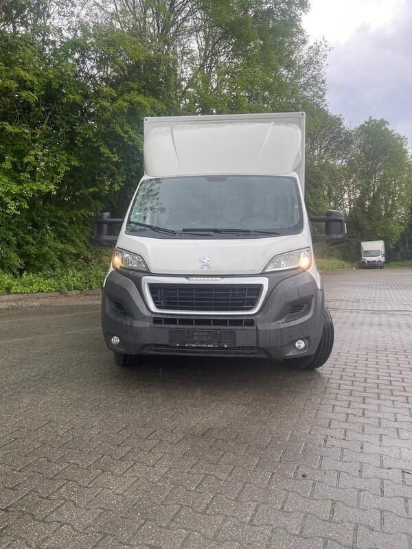 Weiß Gebraucht 2017 Peugeot Boxer Van | 11.900 € - Bild 1/4