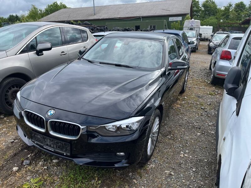 Schwarz Gebraucht 2014 BMW 320 Limousine | 6.600 € (Superpreis) - Bild 1/4
