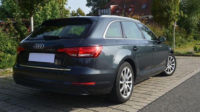 Gebraucht Audi A4 Comfort 150 PS (110 kW) 2016 Grau Kombi