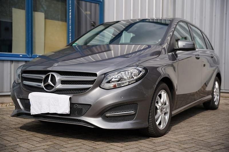 Gebraucht Mercedes B180 122 PS (89 kW) 2018 Grau Van / Kleinbus