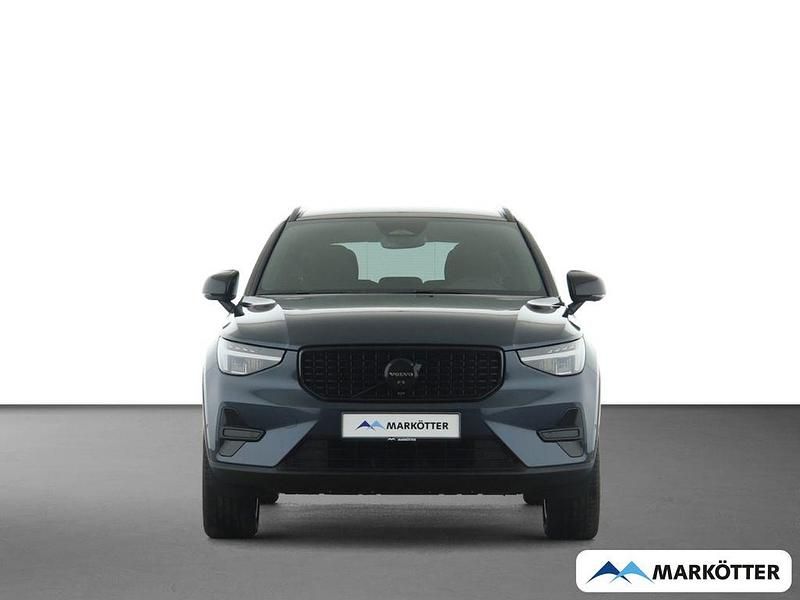 Neu Volvo XC40 Plus 163 PS (119 kW) 2026 Blau SUV