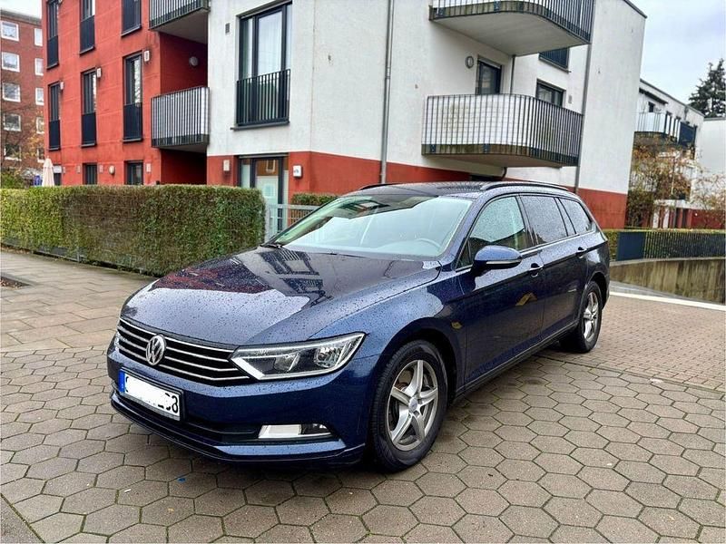 Blau Gebraucht 2017 VW Passat Trendline Kombi | 7.500 € (Guter Preis) - Bild 1/4