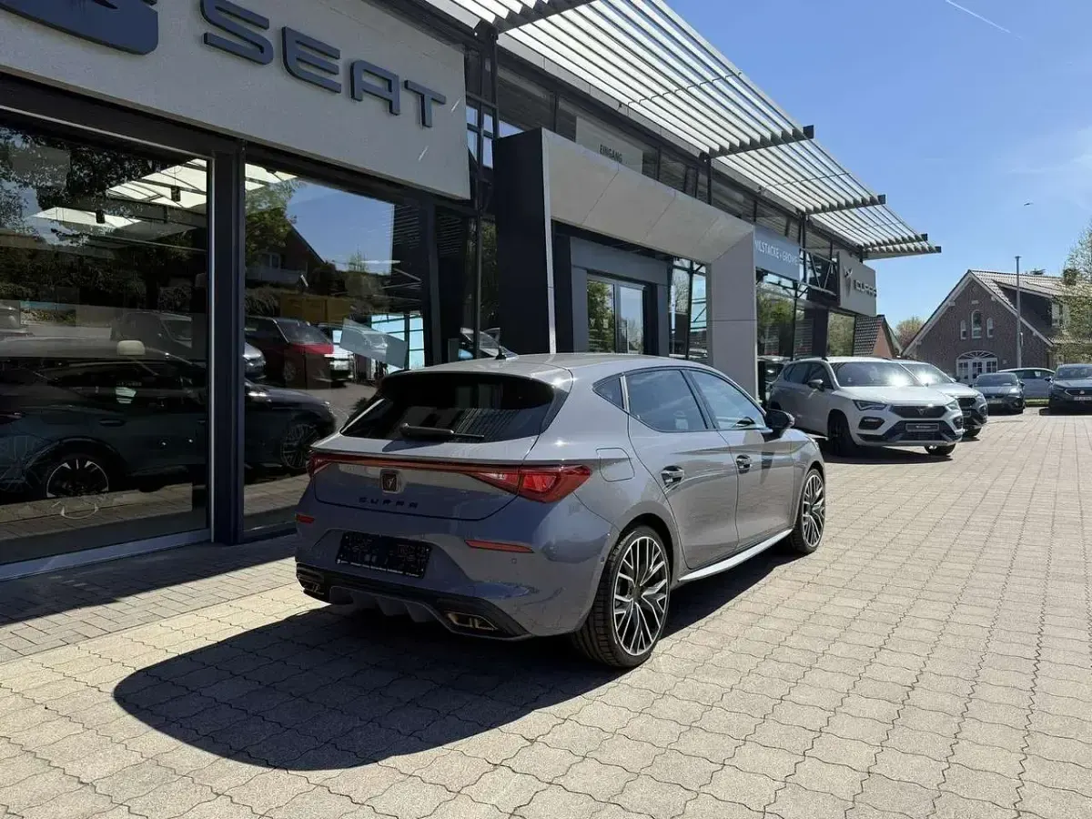 Gebraucht Cupra Leon VZ 150 PS (110 kW) 2023 Graphengrau Kleinwagen