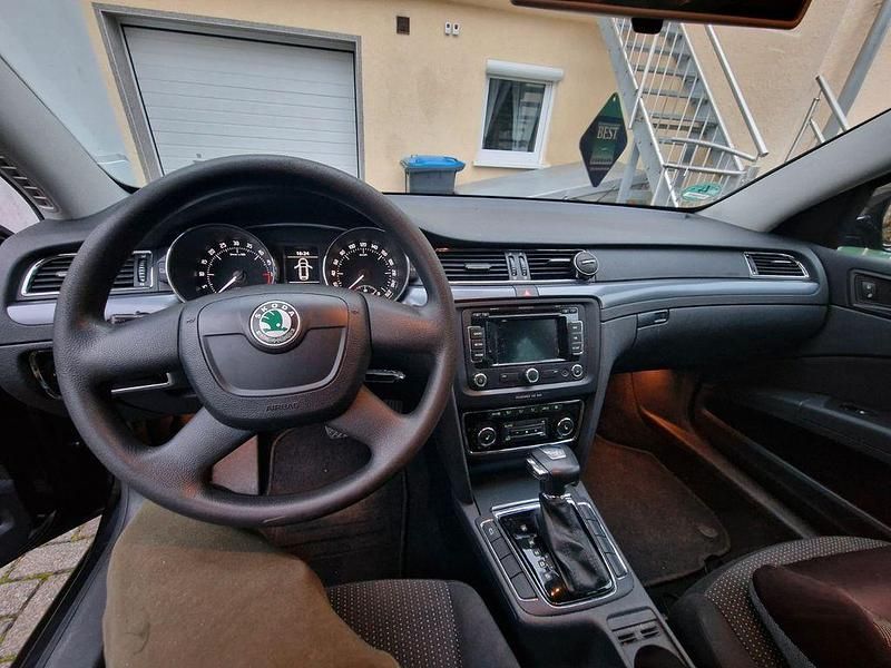 Gebraucht Skoda Superb Active 140 PS (102 kW) 2011 Kombi