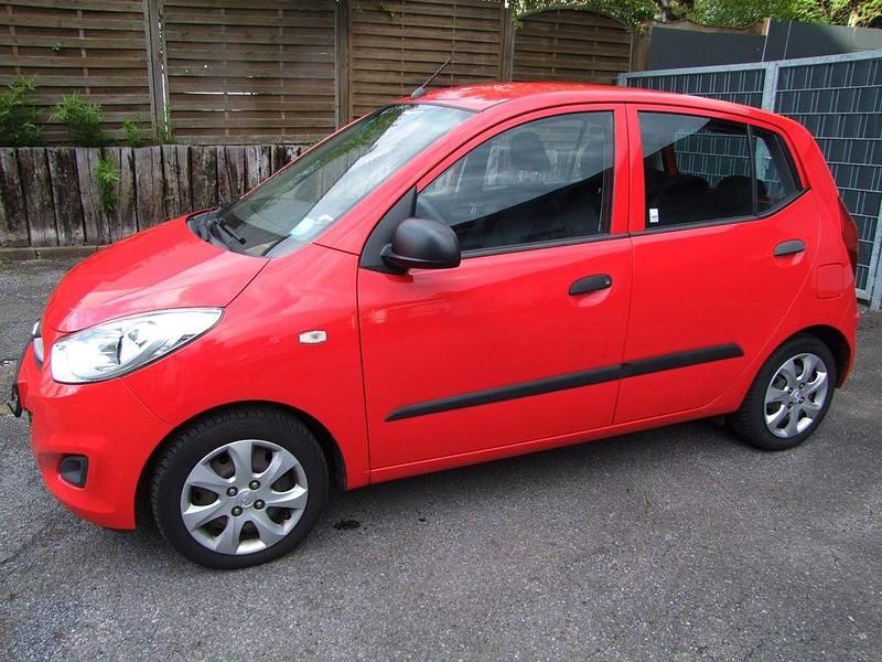 Gebraucht Hyundai i10 Edition 69 PS (50 kW) 2011 Rot Kleinwagen