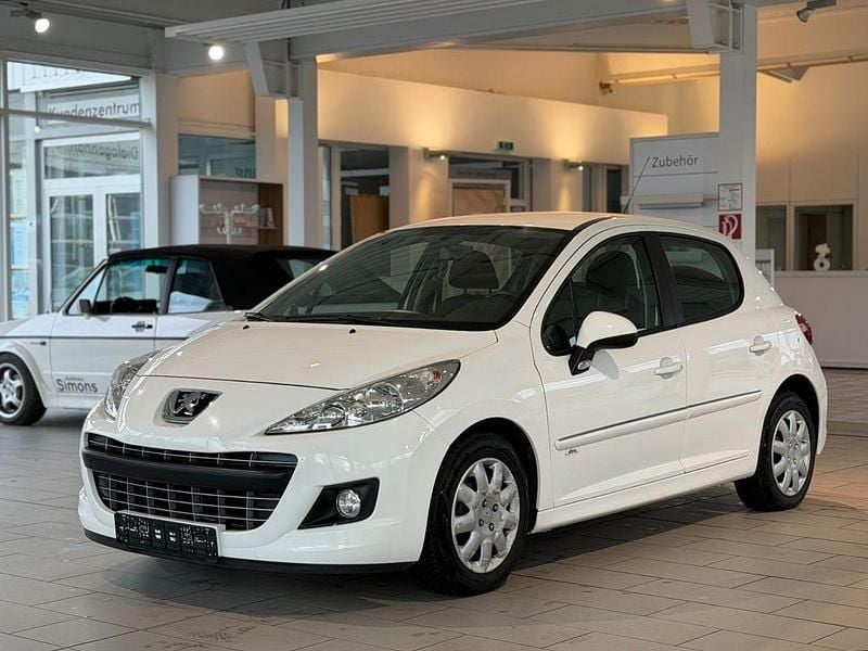 Gebraucht Peugeot 207 Tendance 95 PS (69 kW) 2011 Weiß Limousine