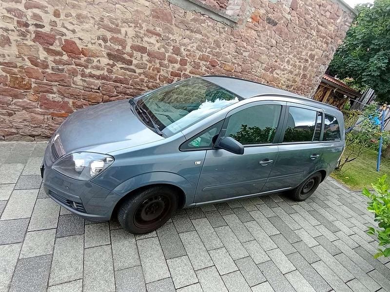 Grau Gebraucht 2007 Opel Zafira Catch Me Van / Kleinbus | 2.000 € (Superpreis) - Bild 1/4