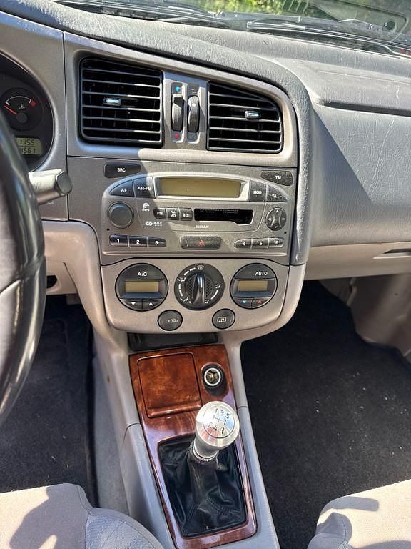 Grau Gebraucht 2000 Nissan Primera Limousine | 900 € (Guter Preis) - Bild 1/4