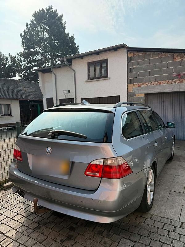 Gebraucht BMW 525 177 PS (130 kW) 2004 Grau Kombi