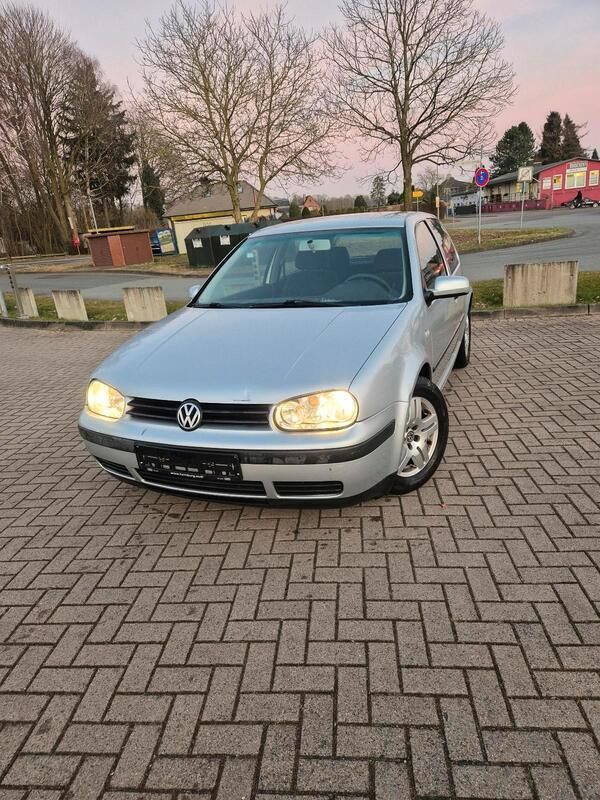 Silber Gebraucht 2002 VW Golf IV Kleinwagen | 2.283 € (Etwas zu teuer) - Bild 1/4