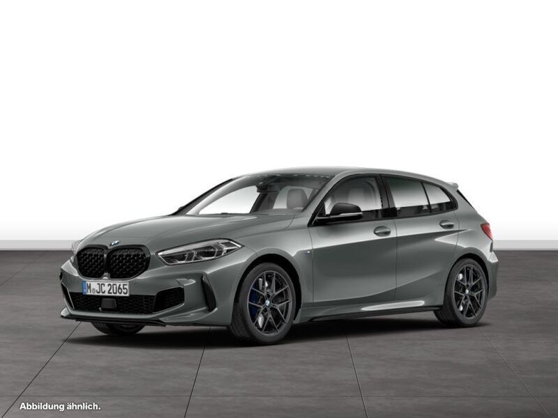 Skyscraper grau metallic Gebraucht 2024 BMW M135 Comfort Edition Kleinwagen | 42.314 € (Etwas zu teuer) - Bild 1/4