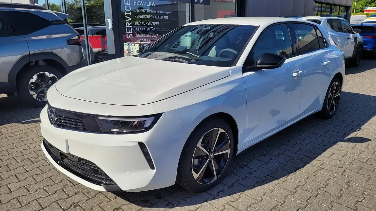 Gebraucht Opel Astra Edition 131 PS (96 kW) 2026 Limousine