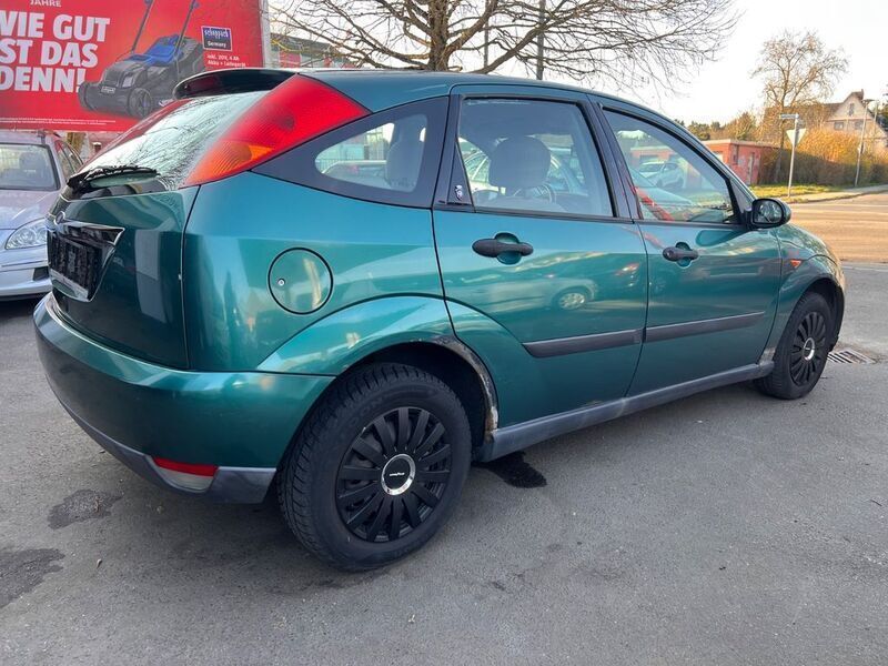 Gebraucht Ford Focus Trend 116 PS (85 kW) 1999 Grün Limousine
