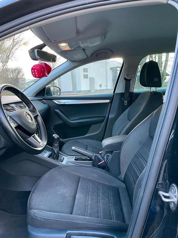 Gebraucht Skoda Octavia 115 PS (84 kW) 2020 Schwarz Kombi