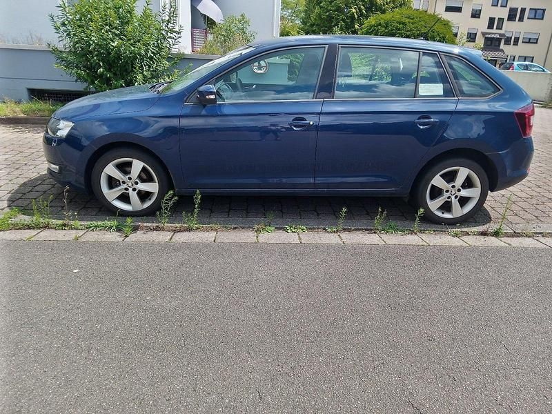 Blau Gebraucht 2018 Skoda Rapid Kombi | 8.920 € (Fairer Preis) - Bild 1/3